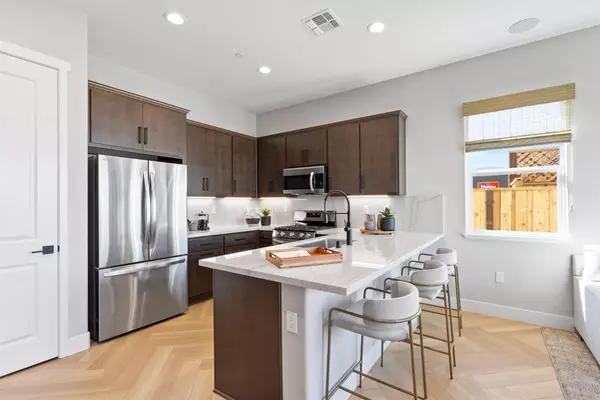 Davis, CA 95616,3407 Houser CT