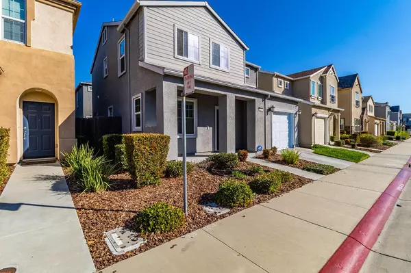 Sacramento, CA 95823,301 Maidenbrook LN