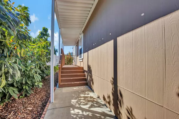 Dunnigan, CA 95937,5130 County Road 99W 82