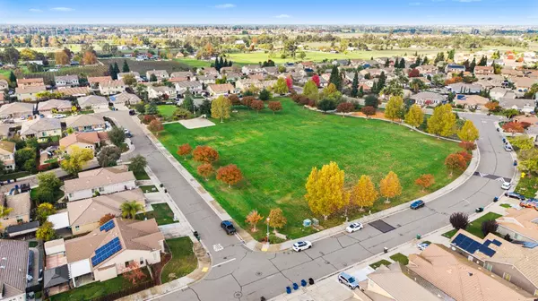 Sacramento, CA 95829,8325 Almadine DR