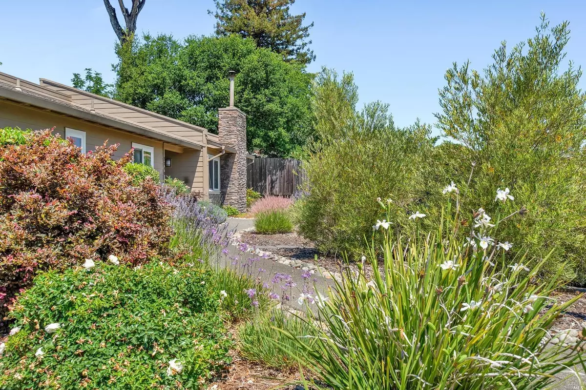 Santa Rosa, CA 95405,2242 Knolls Hills CIR