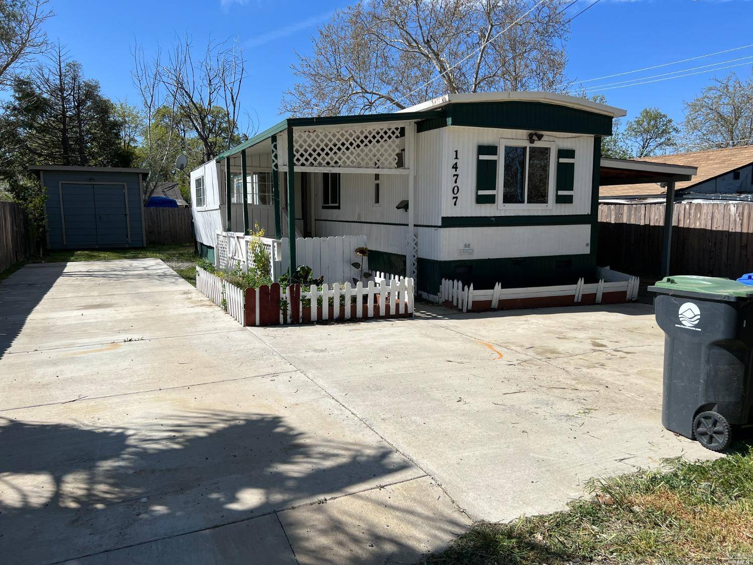 Clearlake, CA 95422,14707 Walnut AVE