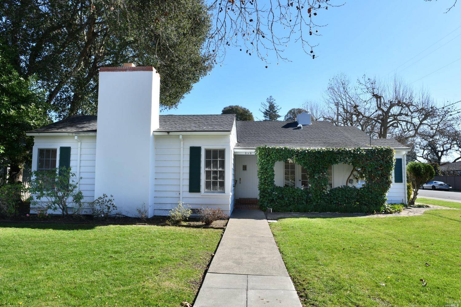 696 2nd ST E, Sonoma, CA 95476
