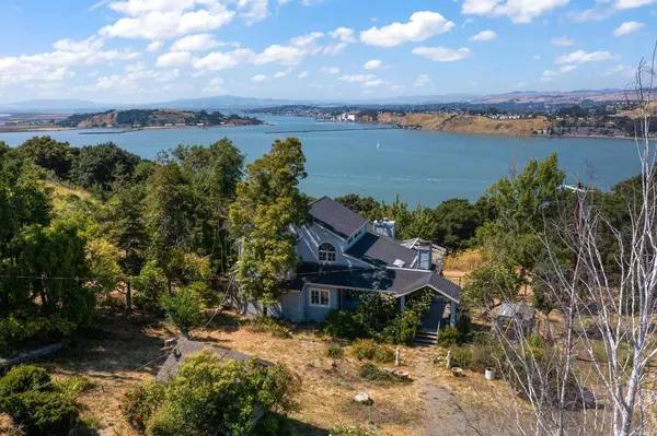 720 Kendall AVE, Crockett, CA 94525