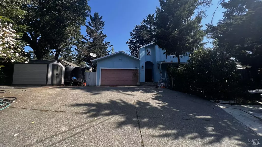 2041 Peacock DR, Willits, CA 95490