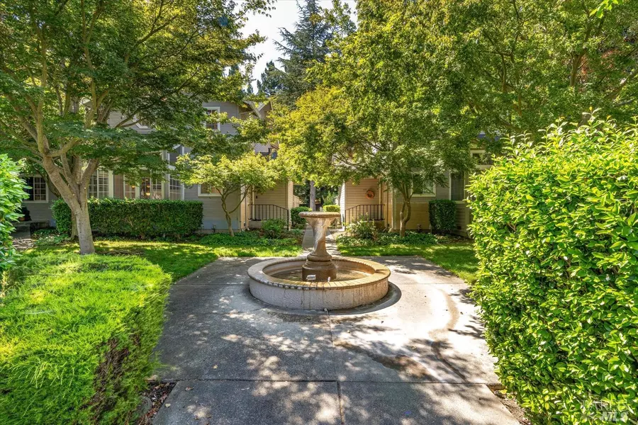 118 Valley Club CIR, Napa, CA 94558