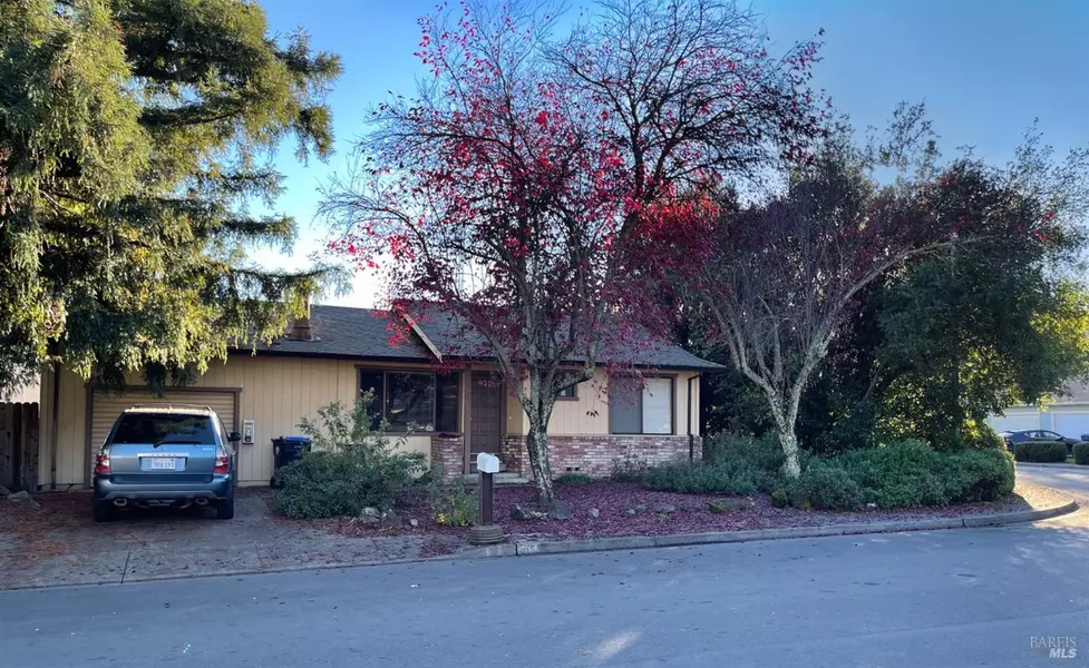 705 Yosemite DR, Ukiah, CA 95482