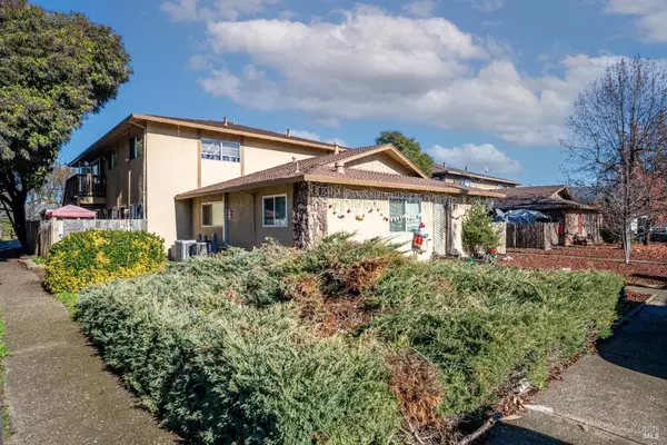 102 Laws AVE, Ukiah, CA 95482