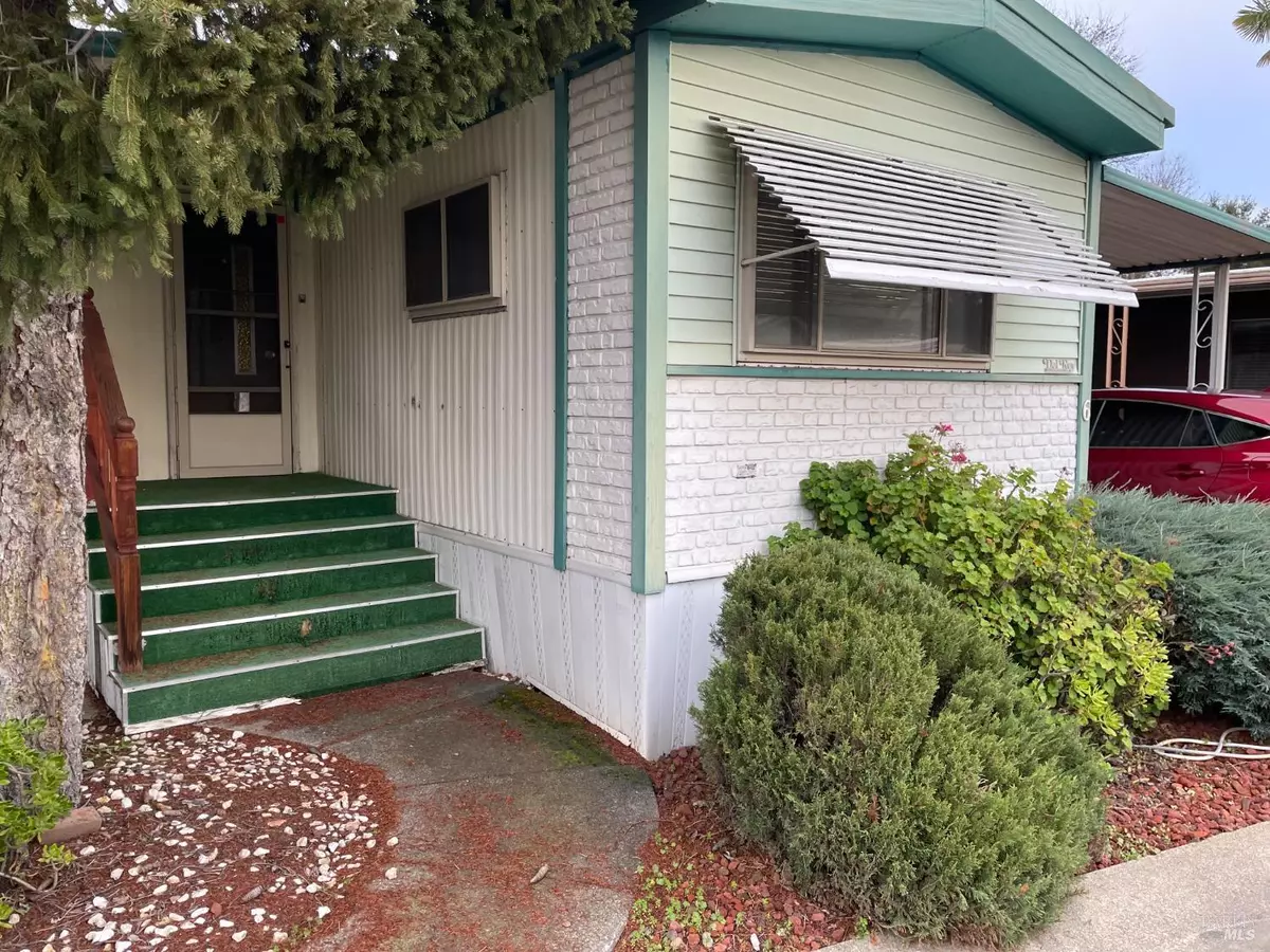 Ukiah, CA 95482,460 E Gobbi ST 6