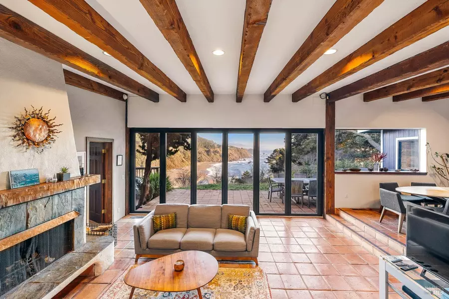 970 N Hwy 1 HWY, Albion, CA 95410