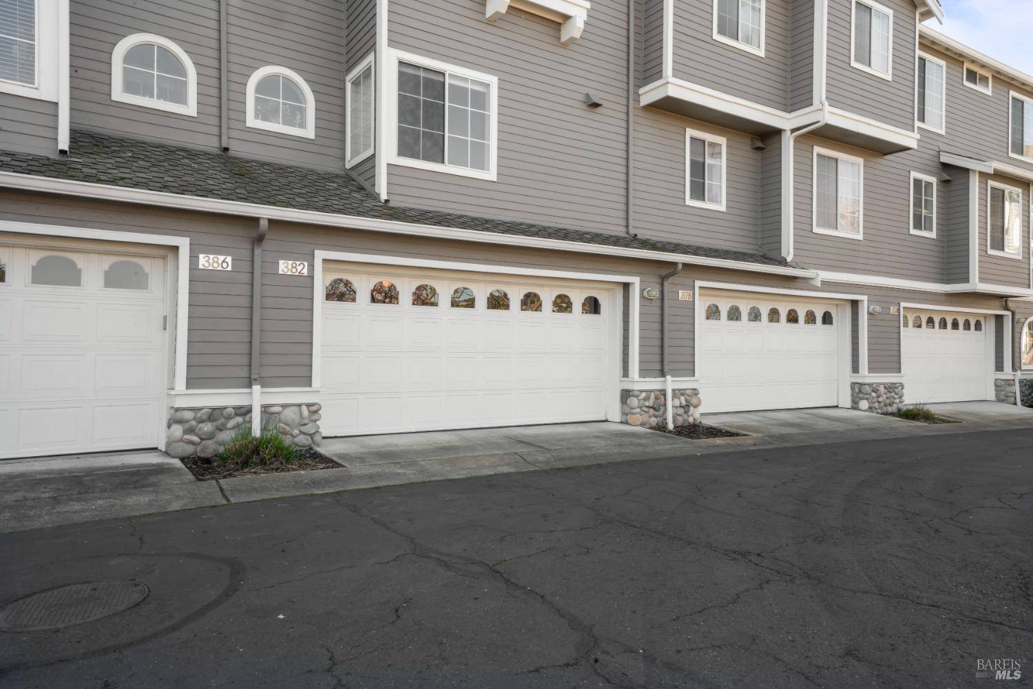 382 E E ST, Benicia, CA 94510