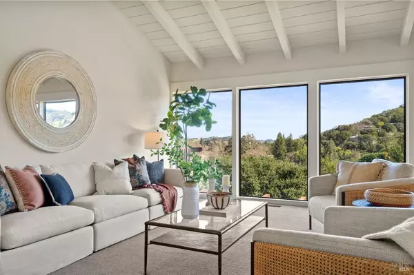 8 Pleasant View RD, Novato, CA 94947