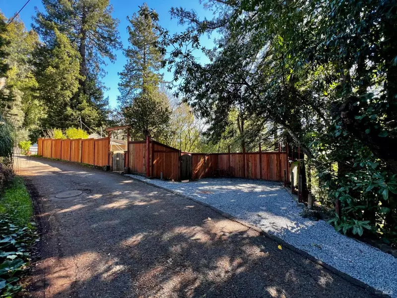 16017 Palo Alto DR, Guerneville, CA 95446