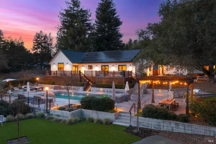 211 Burgundy RD, Healdsburg, CA 95448