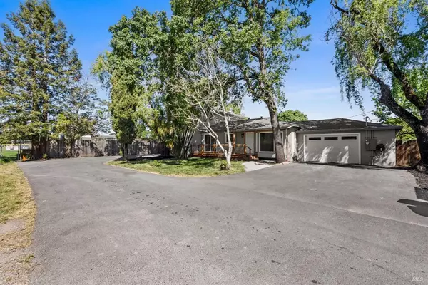 4024 Jobe LN, Santa Rosa, CA 95407