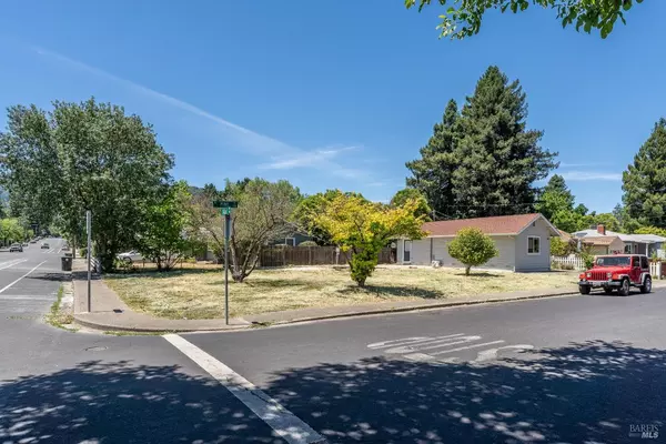 Ukiah, CA 95482,402 Grove AVE