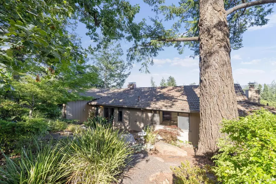 1641 Los Olivos RD, Santa Rosa, CA 95404