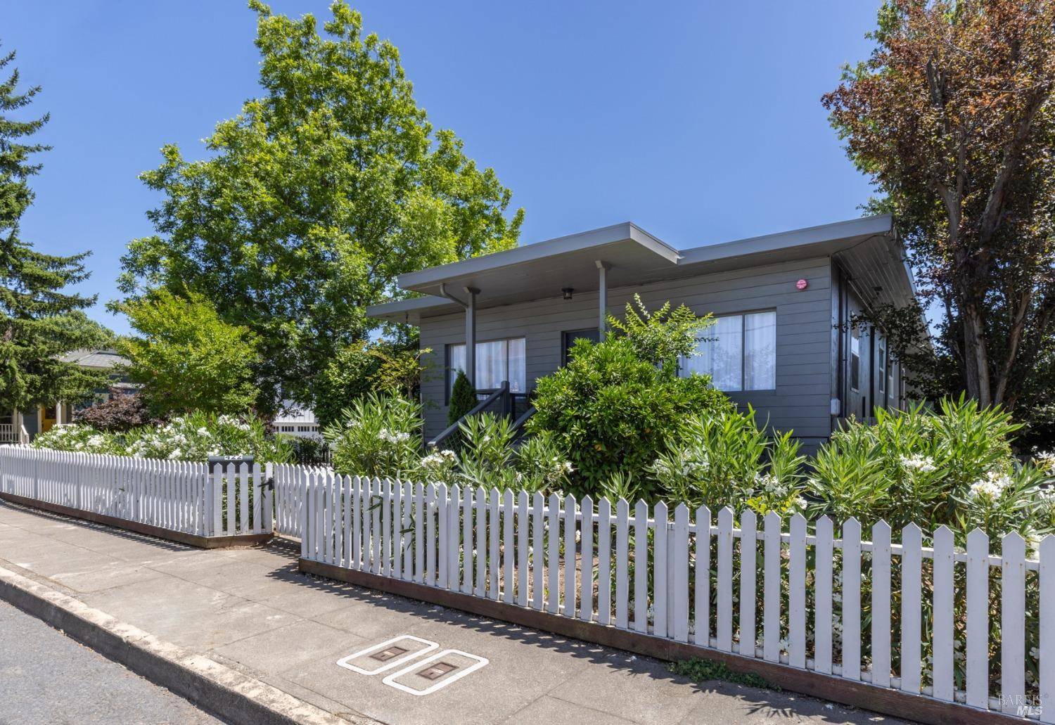 422 Grant ST, Healdsburg, CA 95448