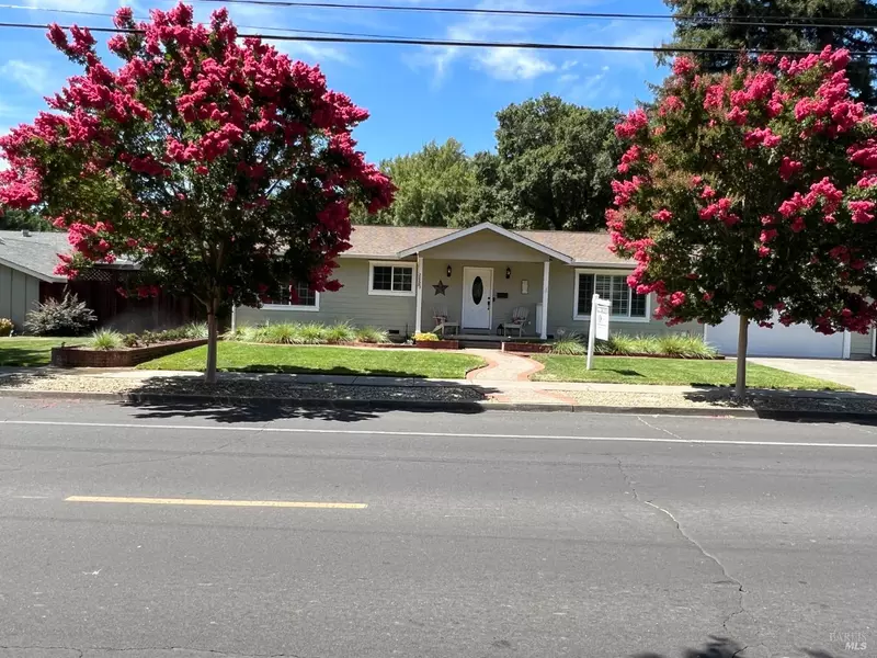 2523 W Pueblo AVE, Napa, CA 94558