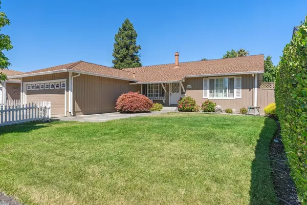 1419 Tanager LN, Petaluma, CA 94954