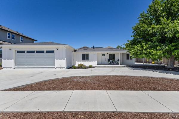 2113 Dennis LN, Santa Rosa, CA 95407