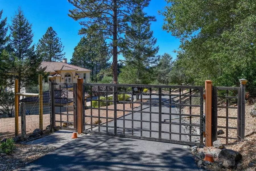 504 White Cottage RD S, Angwin, CA 94508