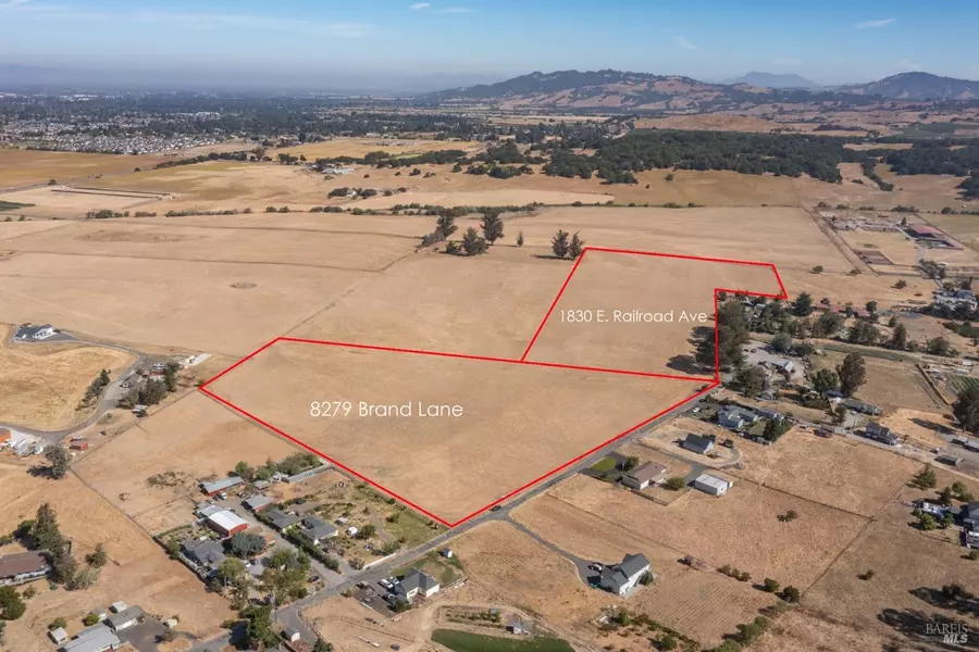 8279 Brand LN, Penngrove, CA 94951