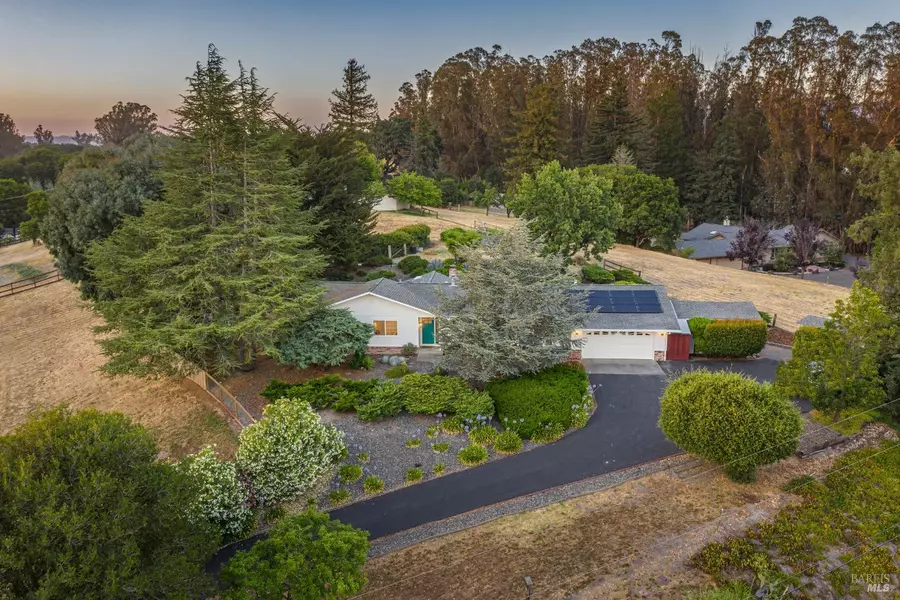 309 Orchard LN, Penngrove, CA 94951