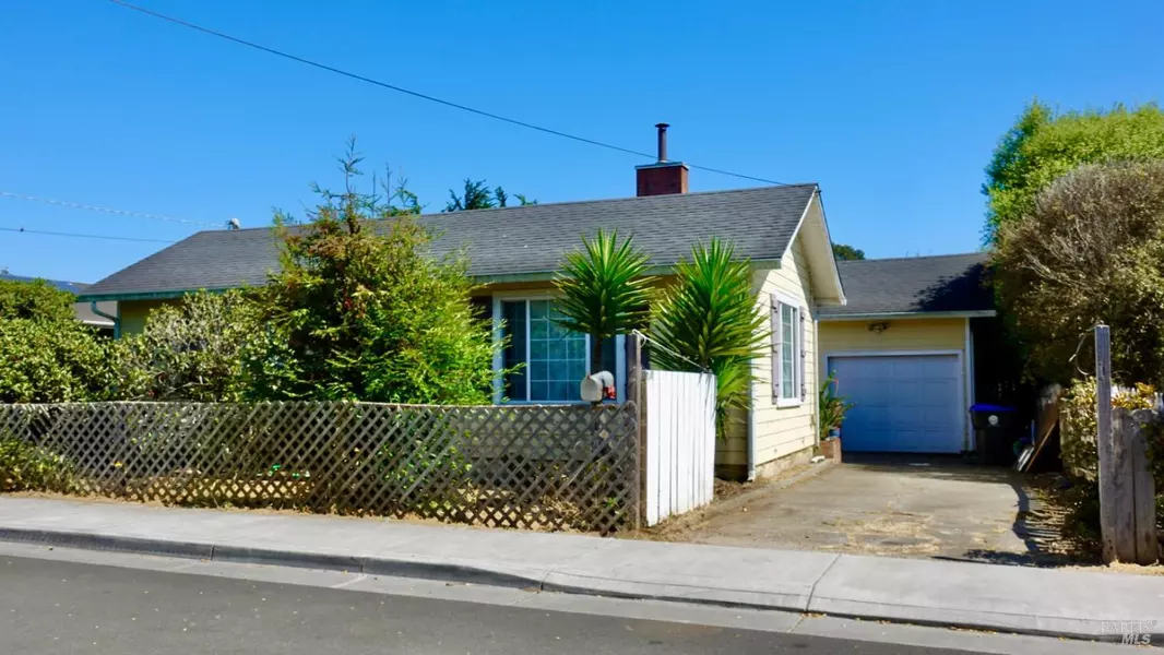 880 Woodward ST, Fort Bragg, CA 95437