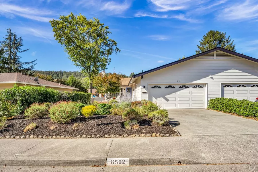 6592 Meadowridge DR, Santa Rosa, CA 95409