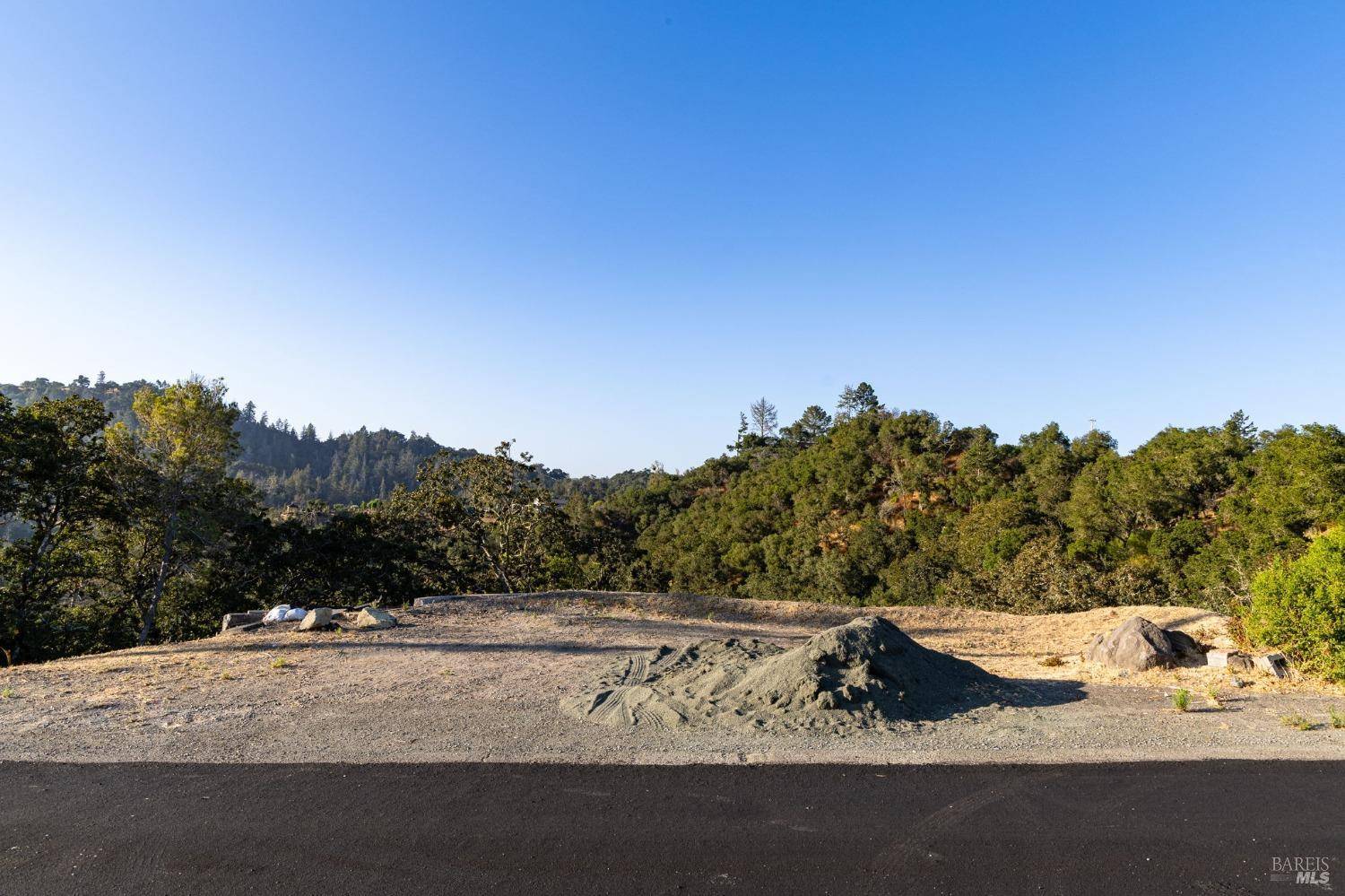 5271 Vista Grande DR, Santa Rosa, CA 95403