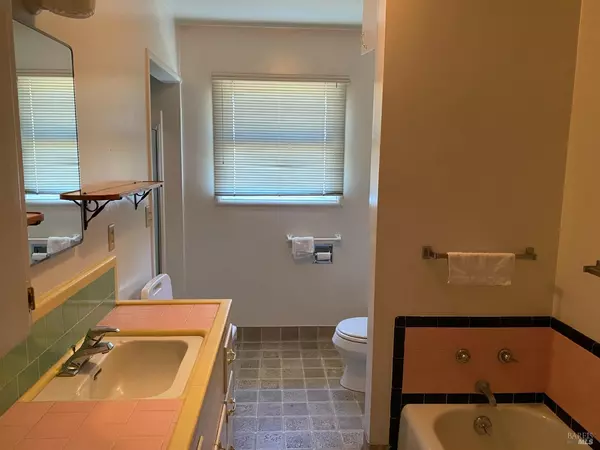 Fort Bragg, CA 95437,327 S Franklin ST