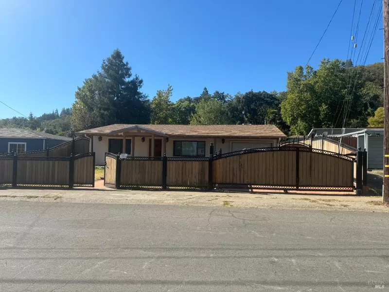 205 Laws AVE, Ukiah, CA 95482