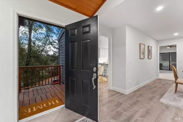 Santa Rosa, CA 95409,960 Wild Oak DR