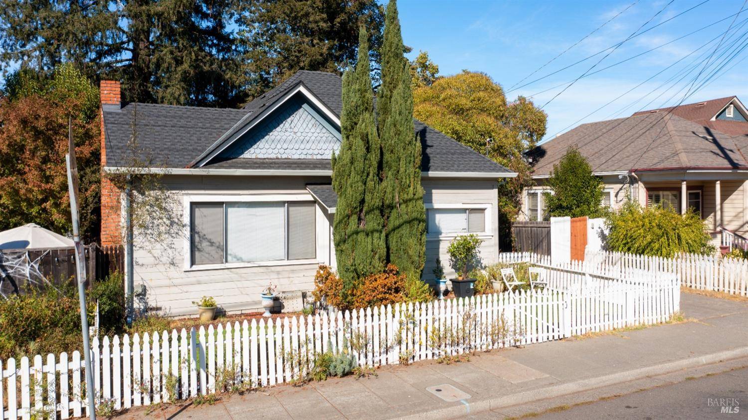 705 Tupper ST, Santa Rosa, CA 95404