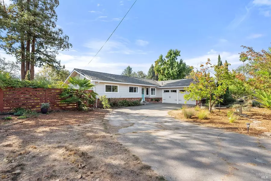 527 Hart LN, Sebastopol, CA 95472