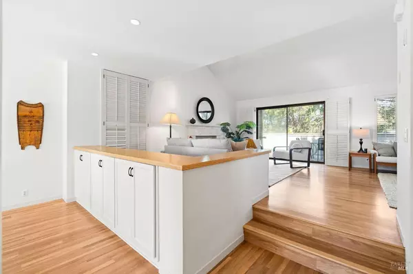 Mill Valley, CA 94941,94 Eucalyptus Knoll ST