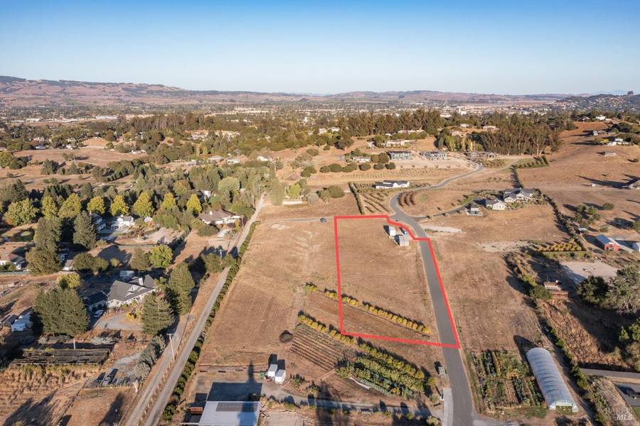 2160 Live Oak Farm LN, Petaluma, CA 94952