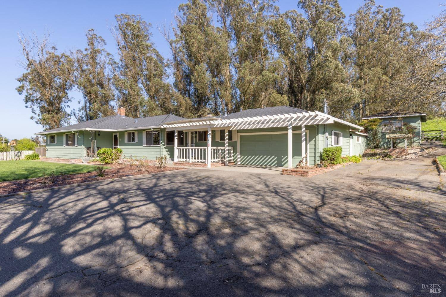 840 W Railroad AVE, Cotati, CA 94931
