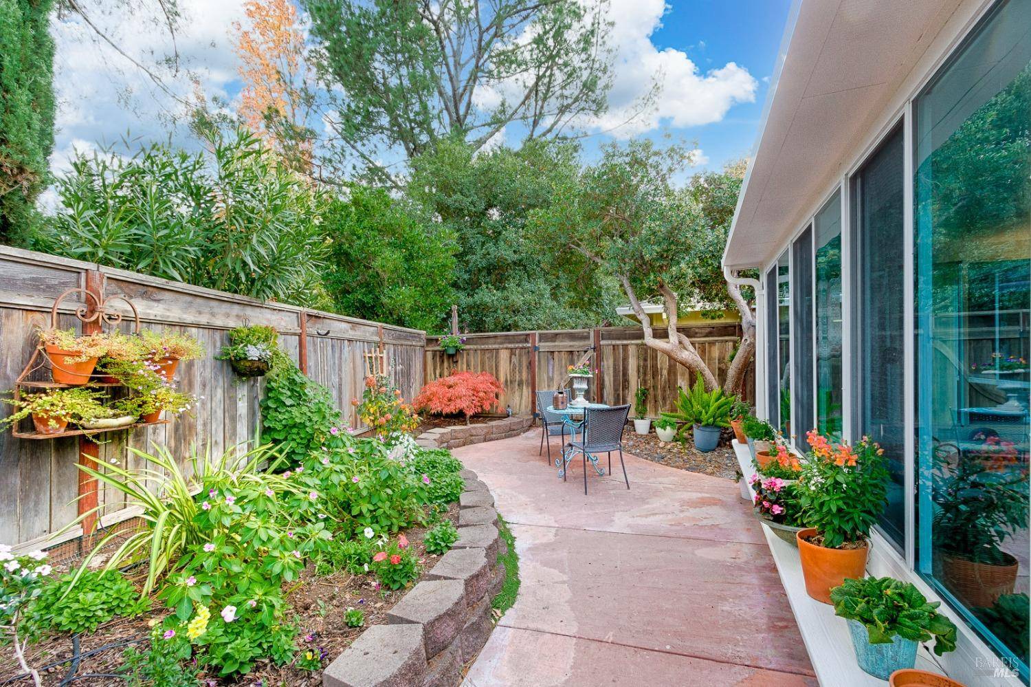 20 Meadowgreen CIR, Santa Rosa, CA 95409
