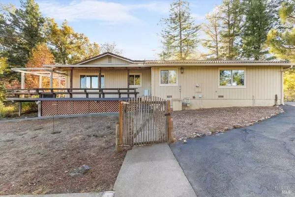 Willits, CA 95490,20320 Hollands LN