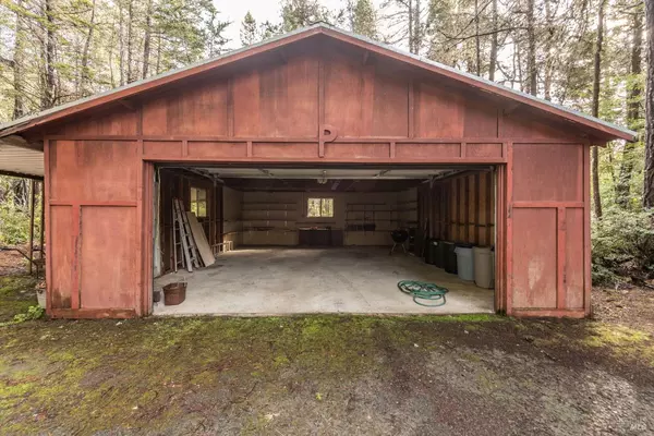 Albion, CA 95410,3350 King Salmon LN