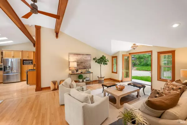 Glen Ellen, CA 95442,114 Riddle RD