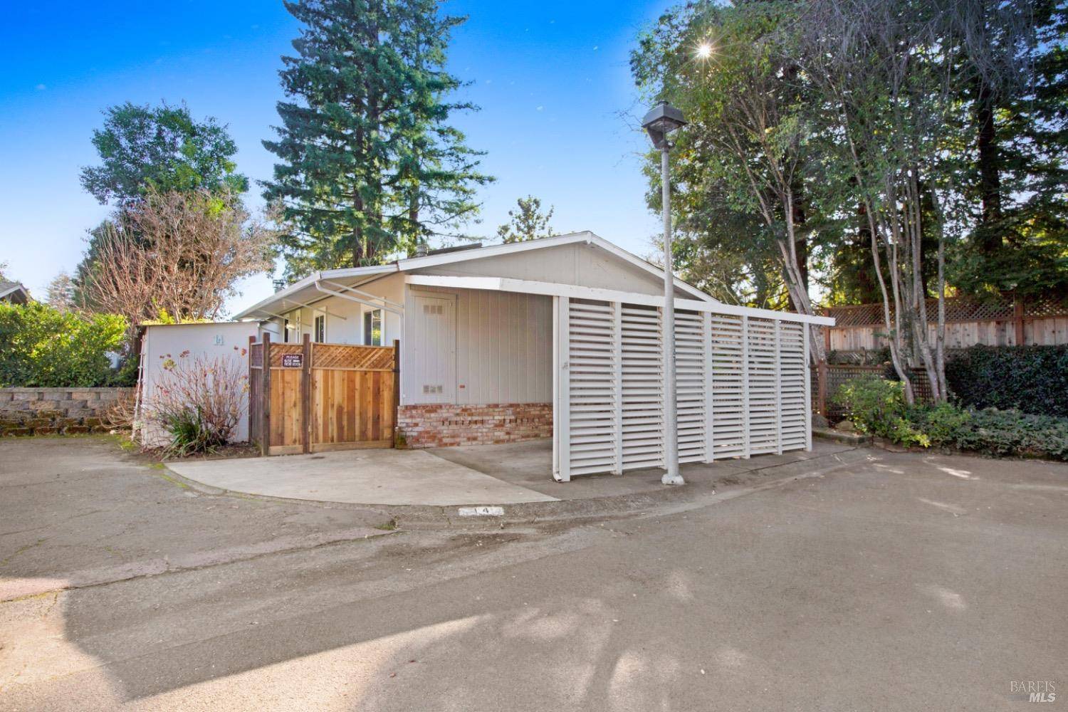 14 Del Campo CT, St. Helena, CA 94574