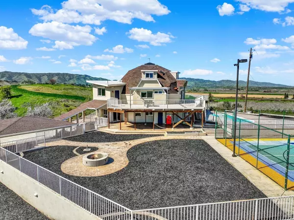 Winters, CA 95694,8560 Holmes LN