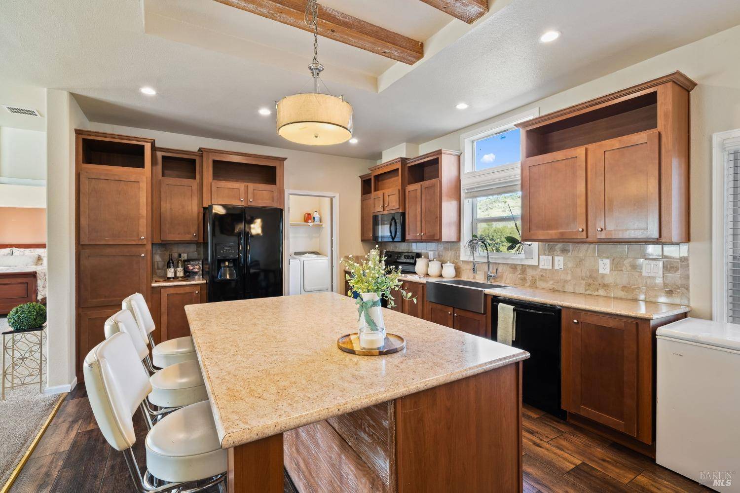 Redwood Valley, CA 95470,13121 Tomki RD