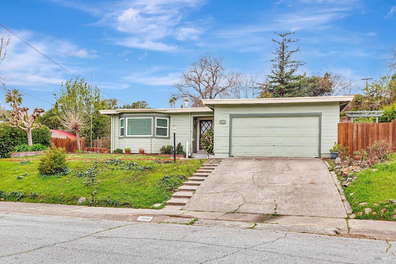 1209 Cambridge ST, Novato, CA 94947