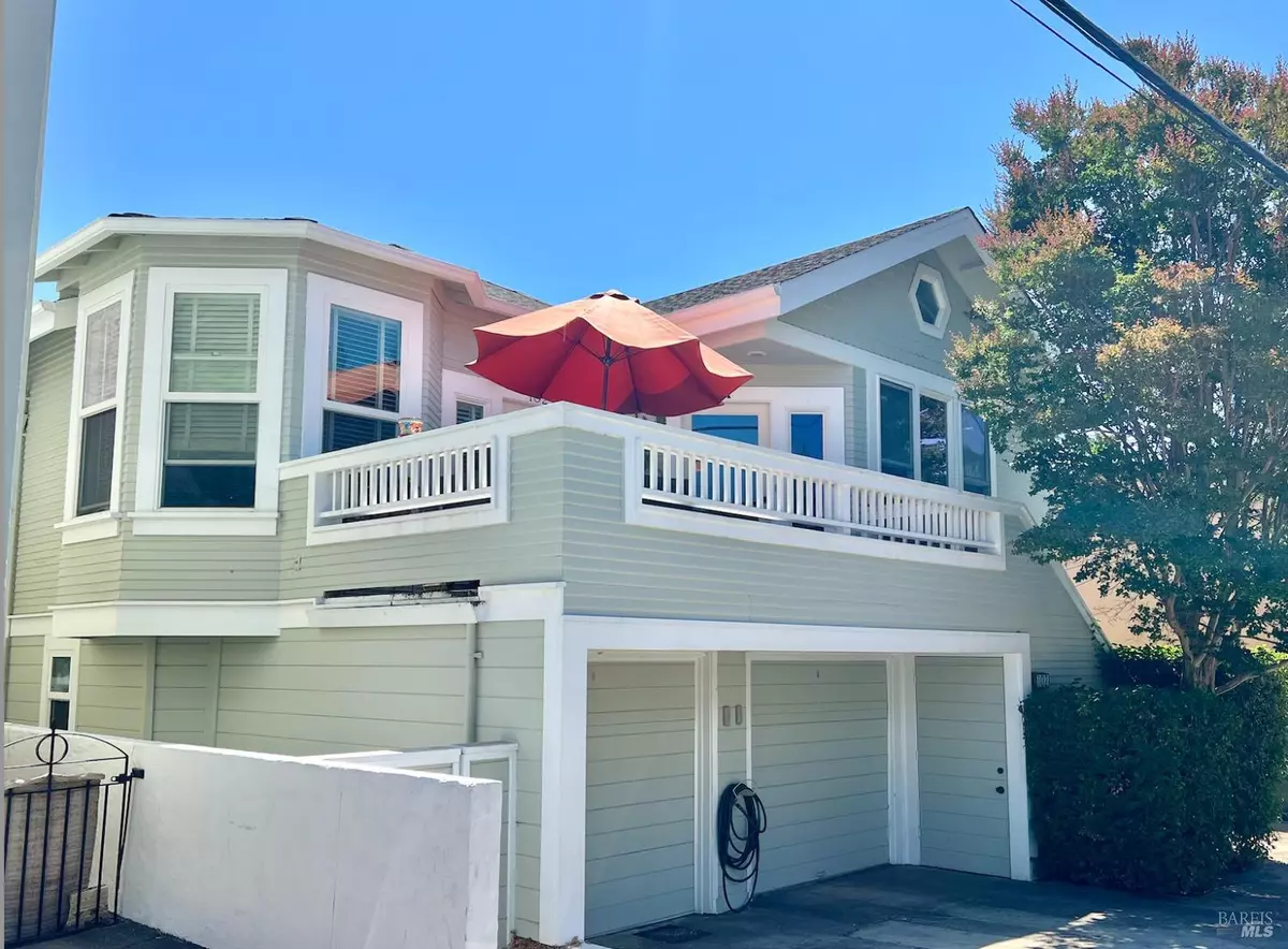 San Rafael, CA 94901,102 F ST