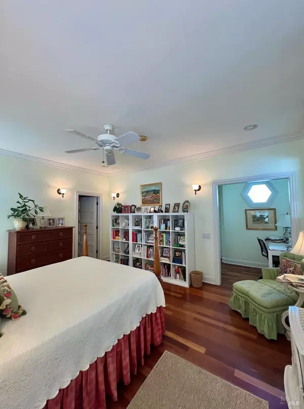 San Rafael, CA 94901,102 F ST