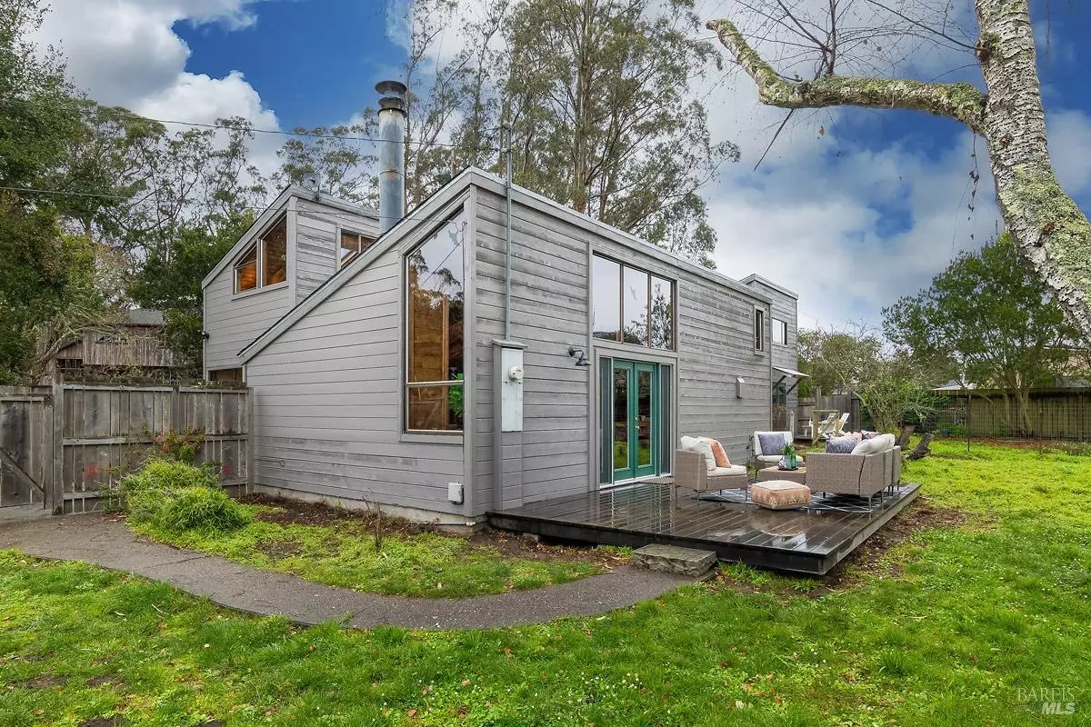 Bolinas, CA 94924,575 Dogwood RD